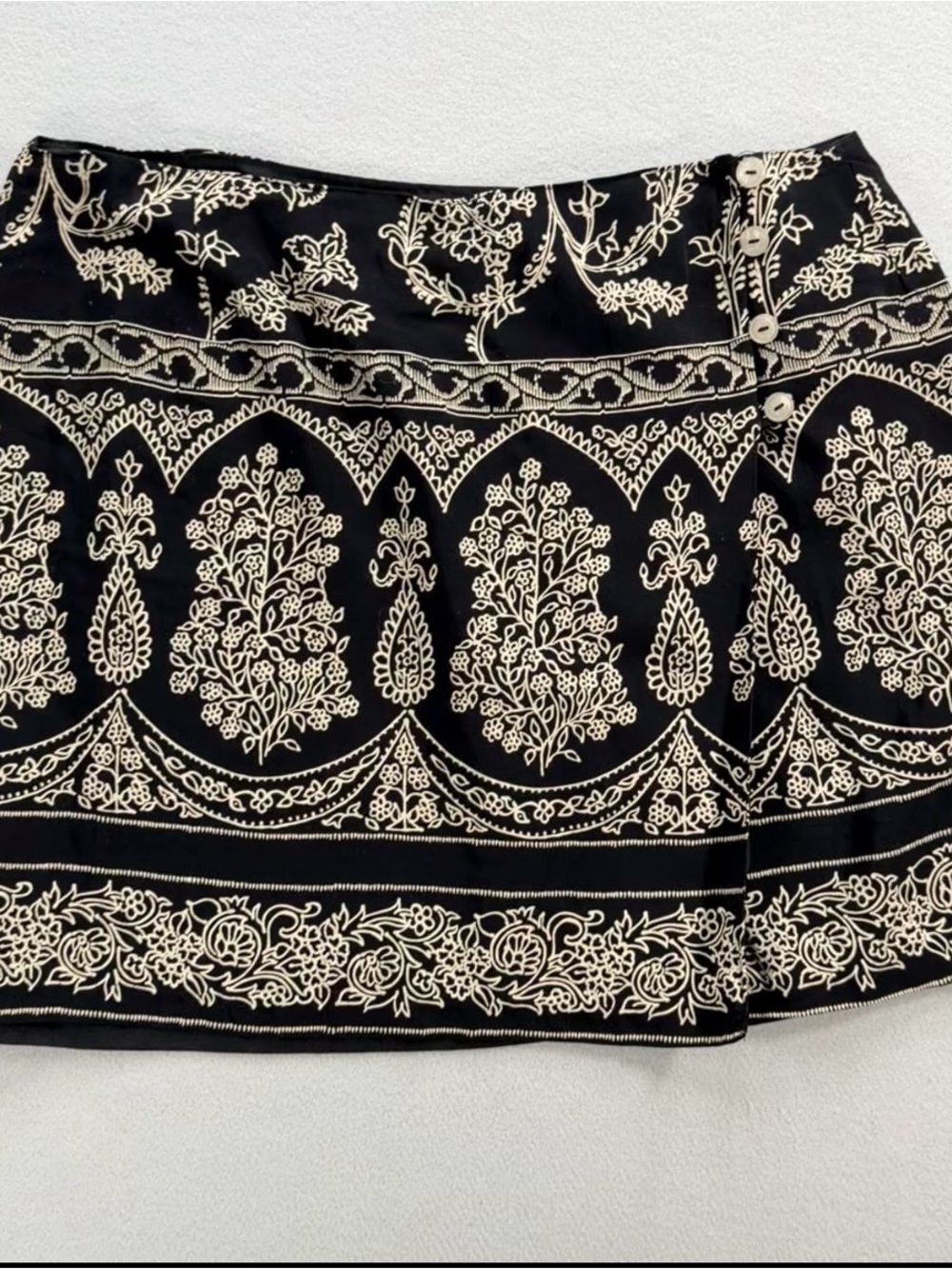 Vintage L’Amadei Italian Wrap Mini Skirt 14 Black Cream Tapestry